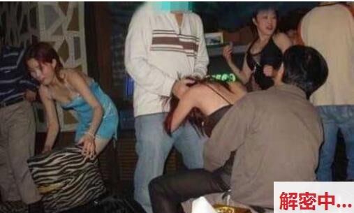 深夜自给自足必备推荐福利 亲密接触酒店针孔摄像头盗摄 富二代爆亲密接触女友 全程高清