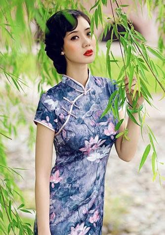 互动级分享型账号一只柔软曲线桃桃蓝色战袍大秀高跟独处时的小动作 双腿大张高频震动直接让人三秒缴械