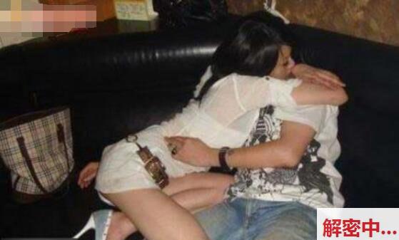 超级稀缺夫妻多人上头气质原档 可以说是全网独一份了 果然没有耕坏的地